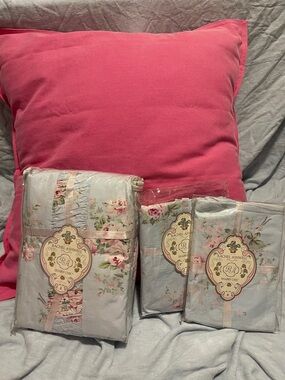 Rachel Ashwell Shabby Chic BELLA, BLUE QUEEN DUVET, 🌸 TWO STANDARD SHAMS
